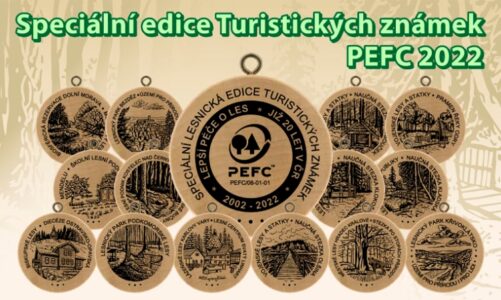 Ve speciální edici turistických známek PEFC 2022 je i dřevěná placka Biskupských lesů